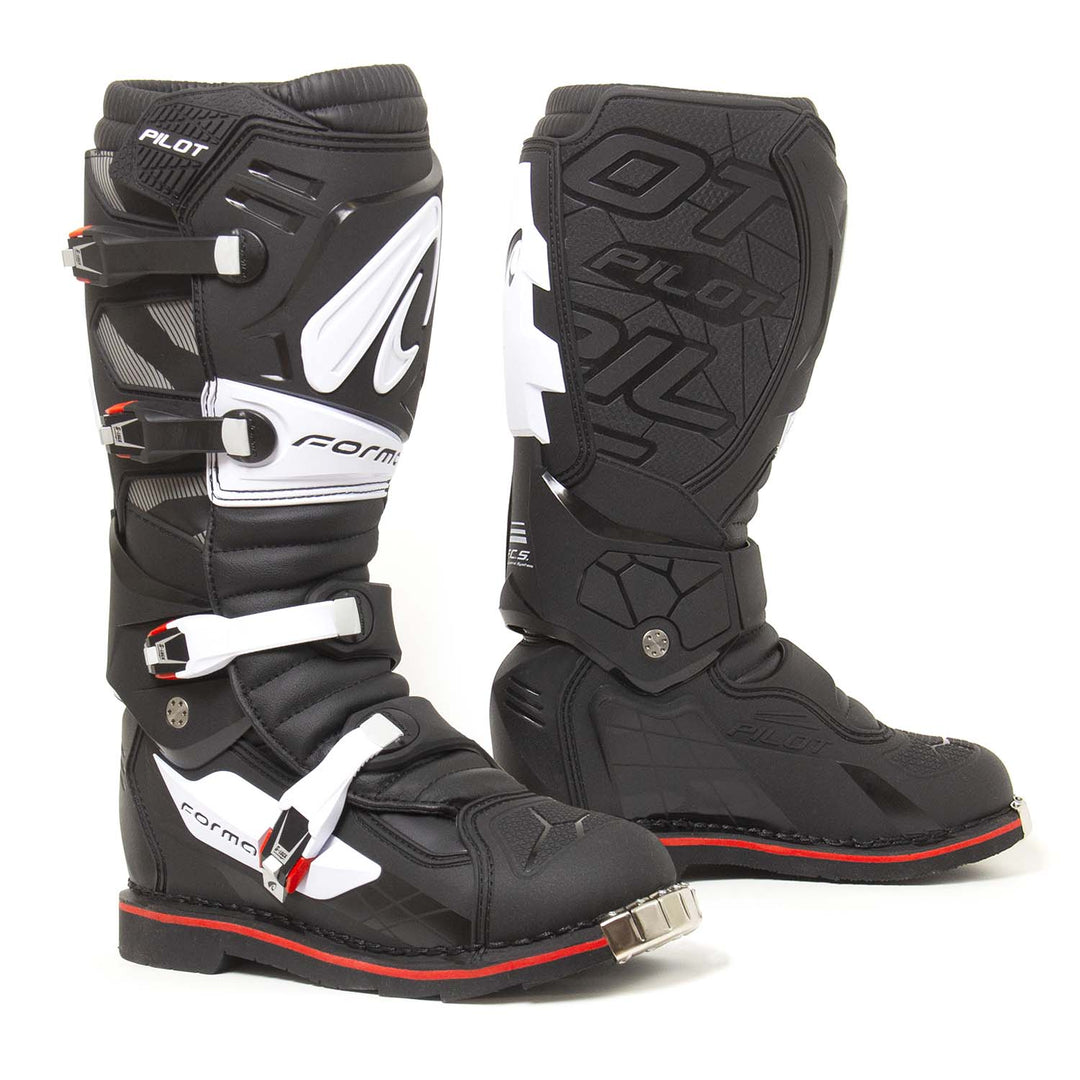 Forma Pilot FX Boots in White and Black for 2025