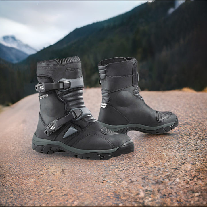 Forma Adventure Low Boot on a rock in the mountains